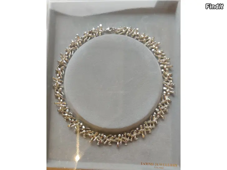 Säljes Halsband i silver