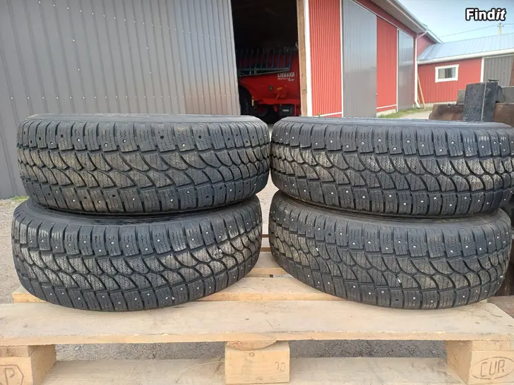 Säljes 215/65 r16c vinterdäck