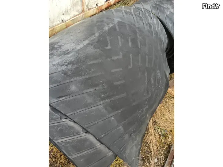 Säljes Gummimatta åt häststall mm