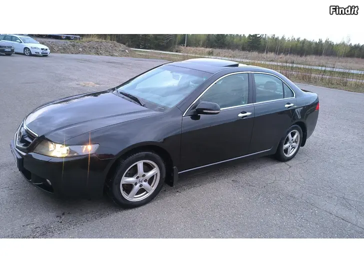 Myydään Honda accord 2.4 bensin automat nybesiktad 1 ägare