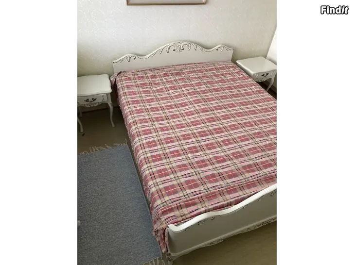 Myydään Rokokoo sänky + 2 yöpöytää