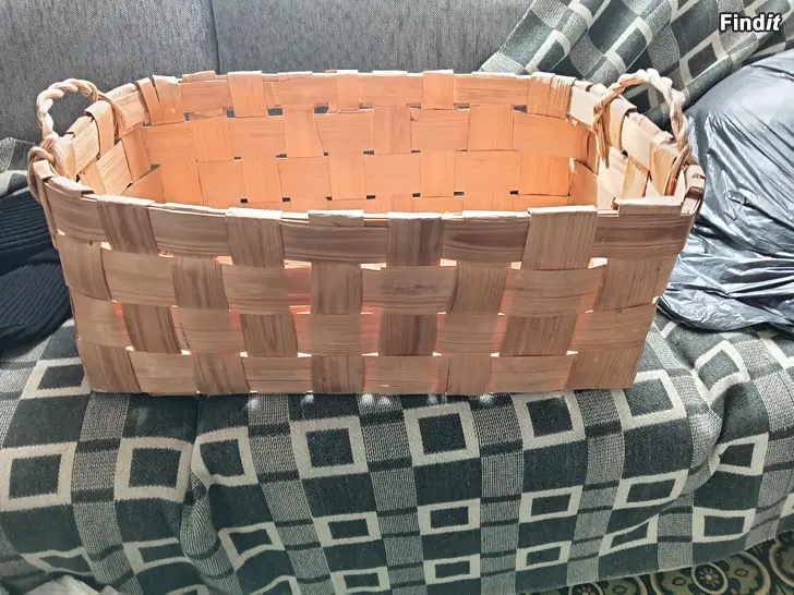 Myydään Vanhoja pärekoreja
