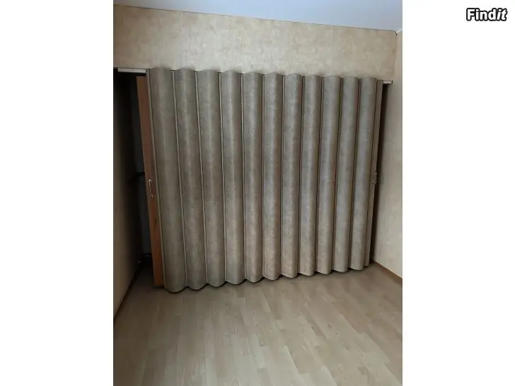 Myydään veto ovi 4 metri