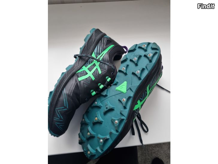 Säljes Asics dubbskor 42 goretex