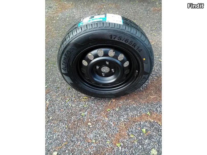 Myydään Toyota Corolla / Yaris kesärenkaat