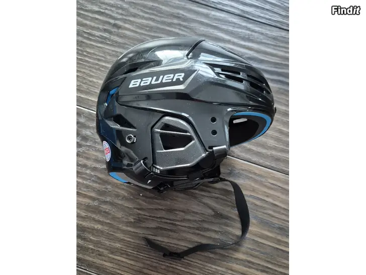 Säljes Oanvänd ishockey hjälm Bauer re-akt 55