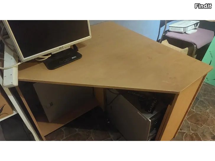 Säljes Hörnskrivbord 90×90 cm