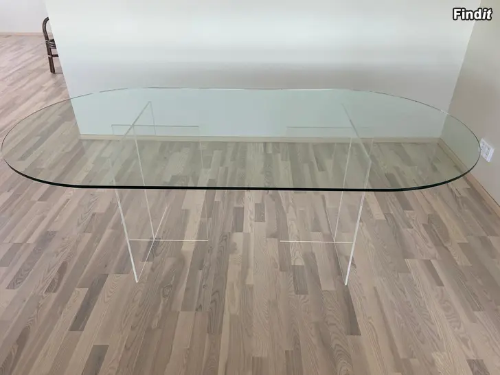 Säljes Matbord i glas