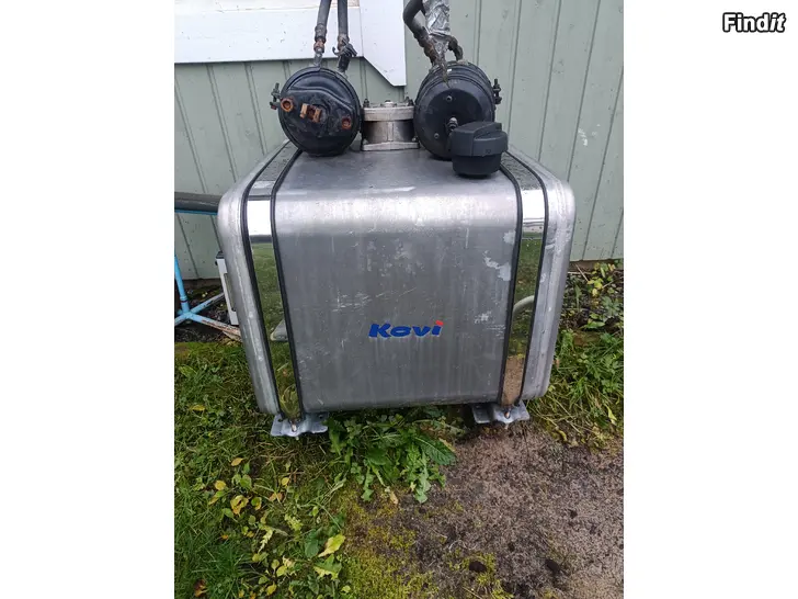 Myydään Myydään kovin säiliö