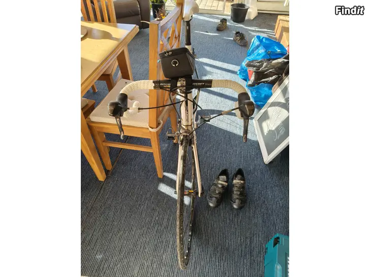 Säljes Landsvägs cykel Scott r3 carbon