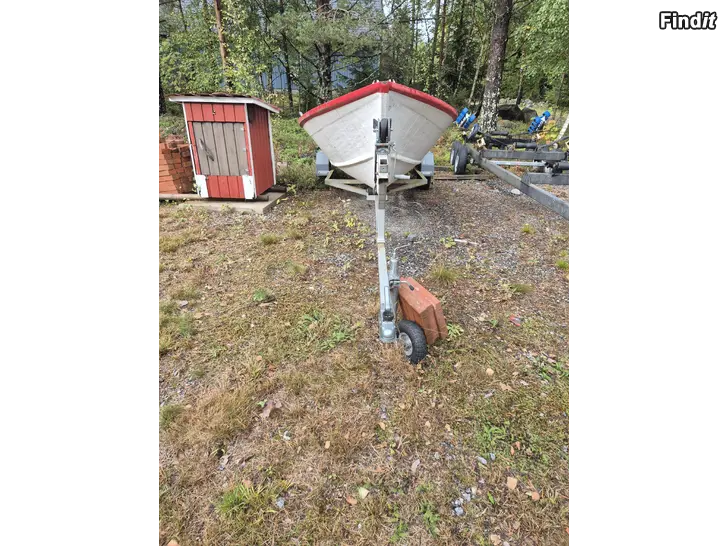 Säljes Myydään venetraileri ja vene