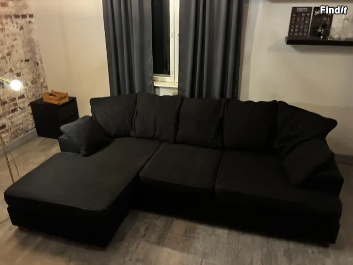 Säljes Stor soffa med divandel