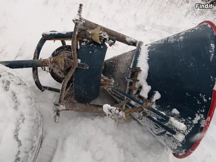 Säljes Sandspridare åt traktor