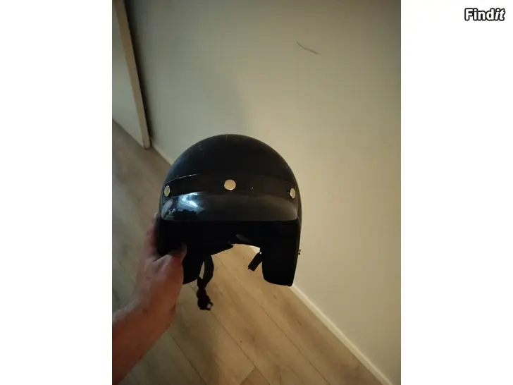 Myydään Mopo kypäriä