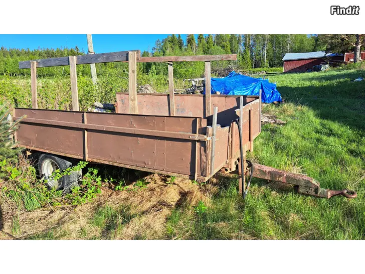 Säljes Liten smidig traktor kippvagn
