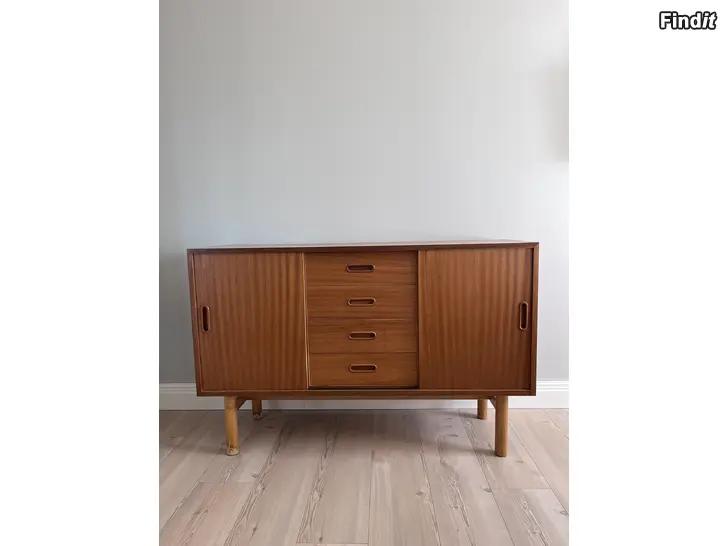 Säljes Sideboard / Skänk i teak