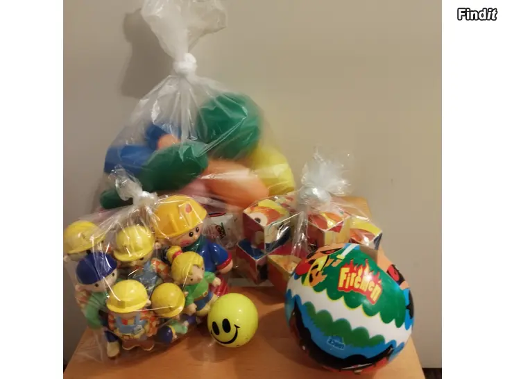 Säljes Bowlingset, leksaksfigurer, kubpussel och bollar