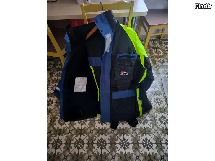 Myydään Flytdräkt