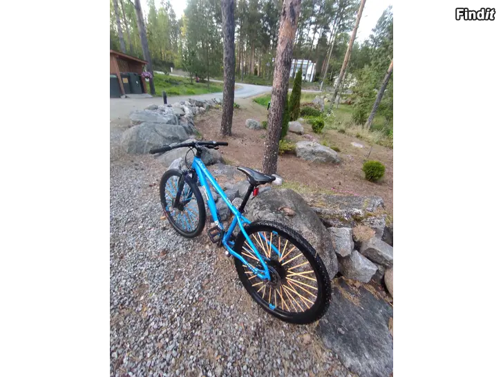 Myydään White bike 26 tums cykel