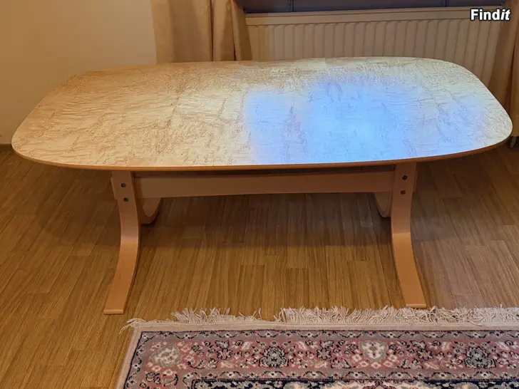Säljes Masurbjörk vardagsrumsbord 134 x 79