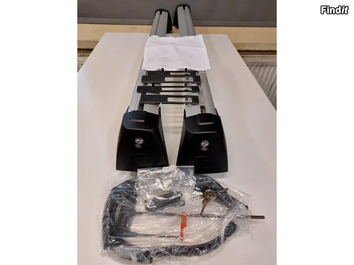 Myydään Toyota Rav4 UUDET OEM Kattotelineet/Takräcken PW301-42000 vm.2019