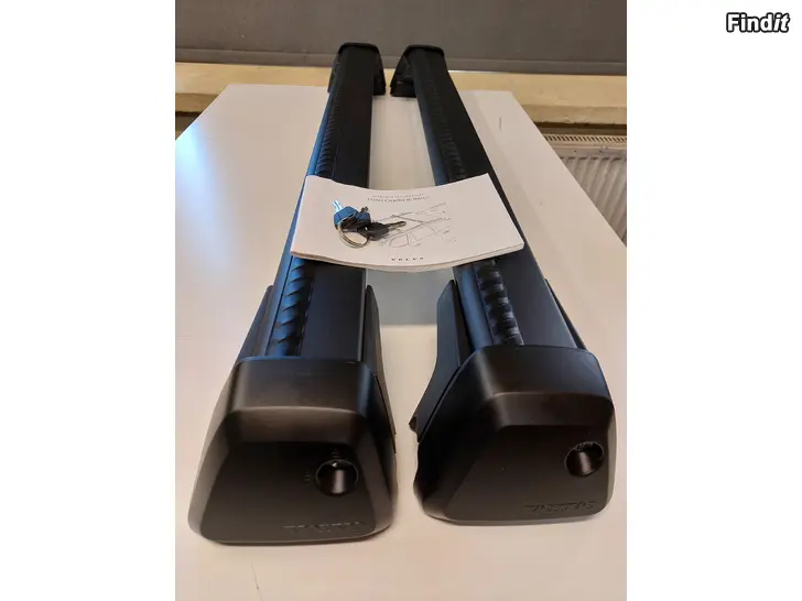 Myydään Volvo XC60 mk2 MUSTAT OEM Kattotelineet/ Takräcken 32399470 vm. 2018