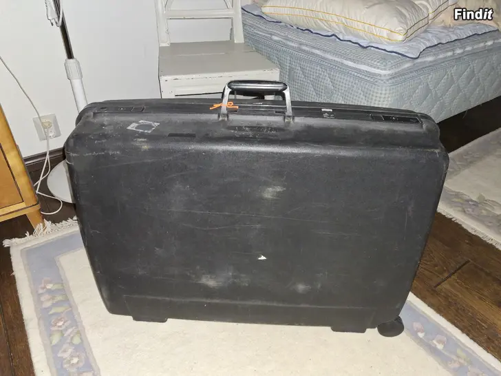 Myydään Matkalaukku