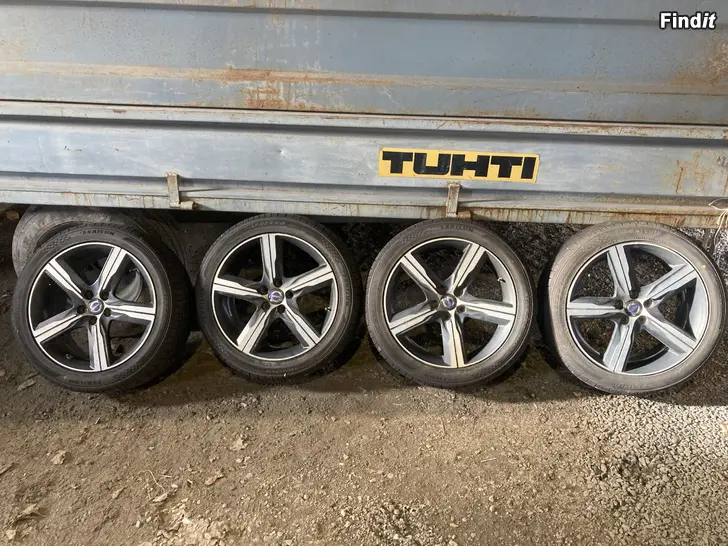 Säljes Volvo Ixion med nya sommardäck