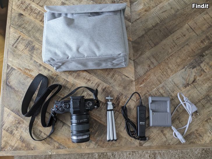 Säljes Olympus E-M5 kuvausvalmis kamerapaketti