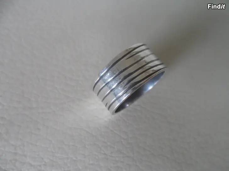 Myydään Kalevala Kaarna Hopeasormus 17mm