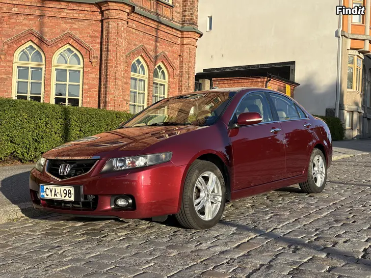Myydään Honda Accord 2.4i VTEC. Ajettu vain 144tkm