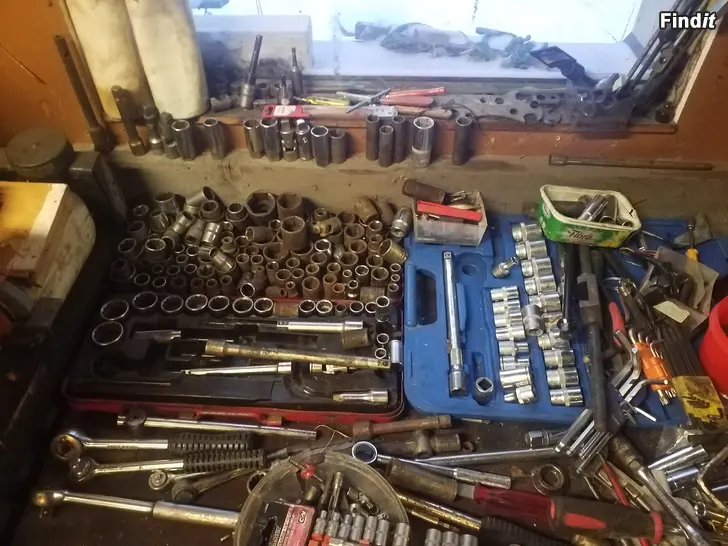 Myydään Autotallin/varaston tyhjennys/siivous myynti