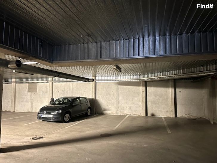 Vuokrataan Lämmin Autotalli / Autohallin parkki-ruutu vuokrataan