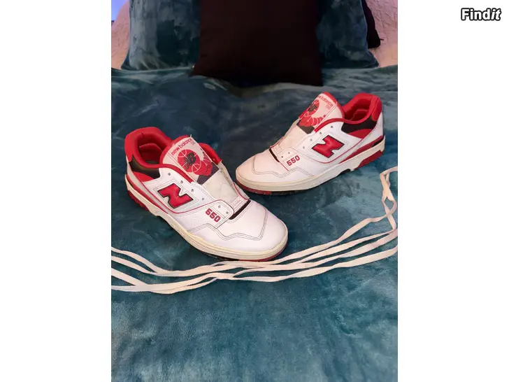 Säljes Tennarit New Balance 550