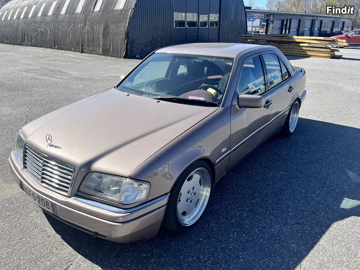 Myydään Mercedes-Benz C180