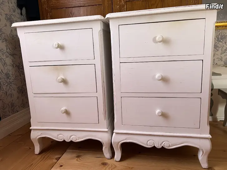 Säljes Nattduksbord Shabby chic säljes
