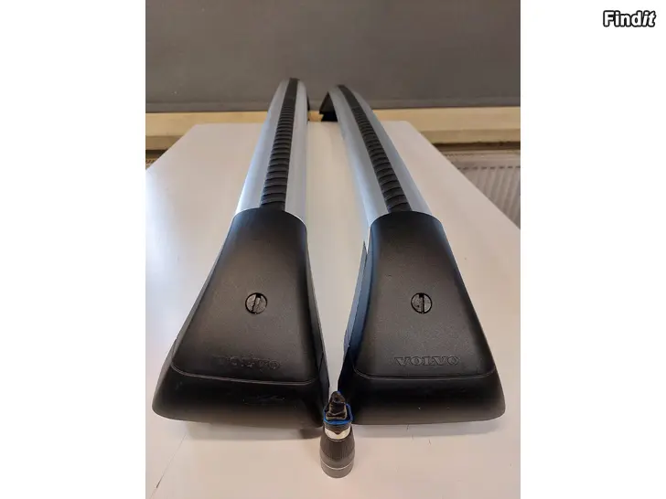 Myydään Volvo V70 mk3 OEM ALU Kattotelineet/Takräcken vm. 2018- Malleihin ilman kattokiskoja