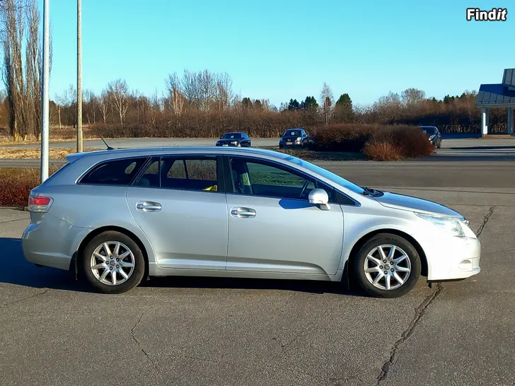 Myydään Toyota Avensis 2.0 D-4D 126 Linea Terra Wagon