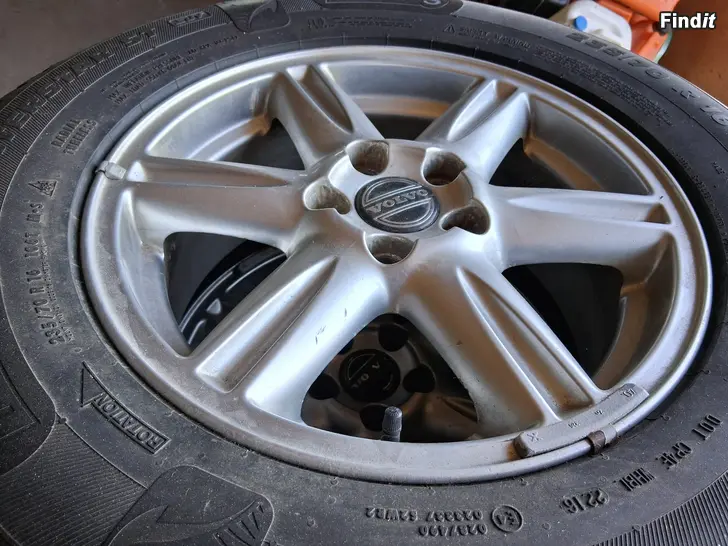 Säljes Volvo orginal alu fälgar + vinterdäck 235/70 R16