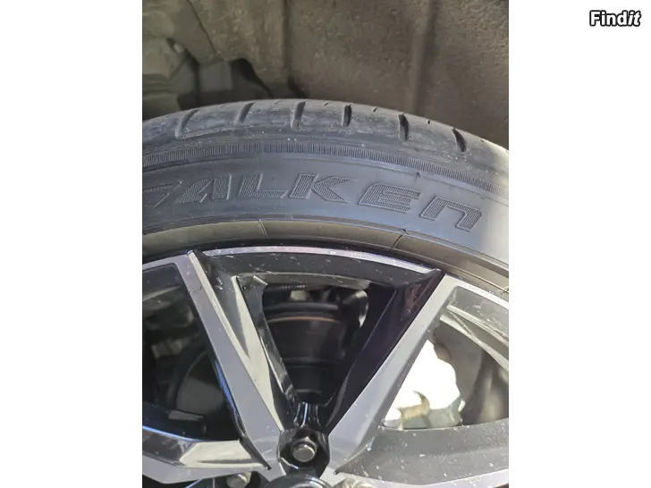 Myydään Toyota ckorollan matalaproviilikesärenkaat valsseineen