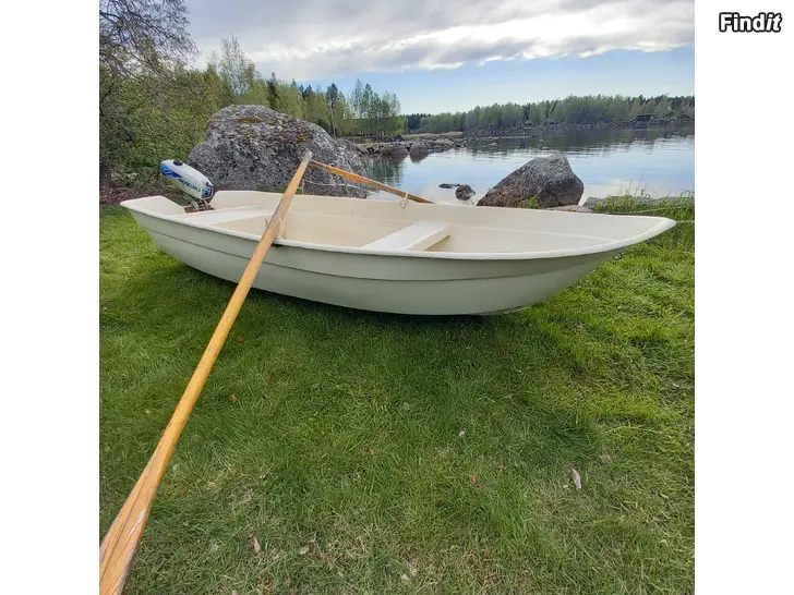 Säljes Roddbåt med aktersnurra