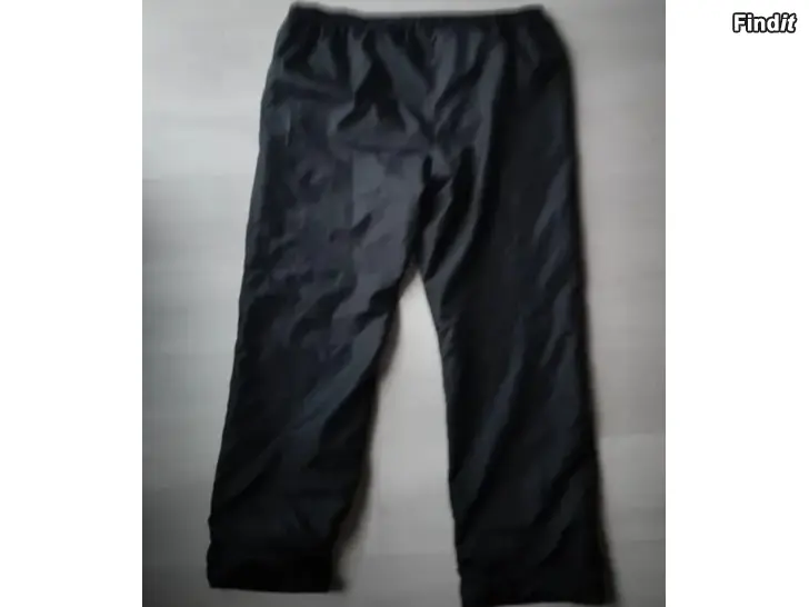 Säljes Toppahousut neljänsuora huppari