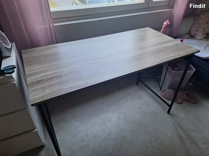Säljes skrivbord