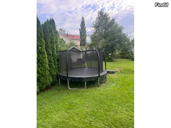 Myydään Trampoliini