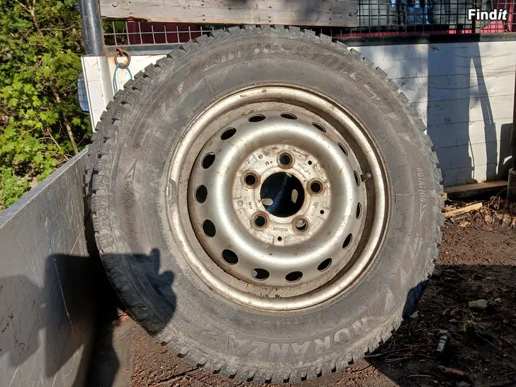 Ostetaan OSTAN pakettiauton 15 tuumaiset C kesärenkaat 215-225/65-70R15
