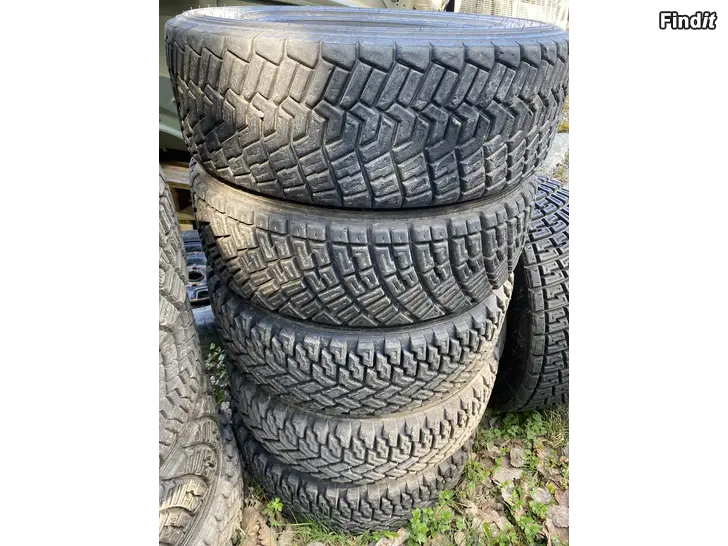 Myydään Rallirenkaita