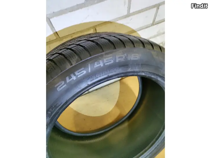 Säljes NOKIAN 245 45 R18 100V XL friktionsdäck 2 st nya