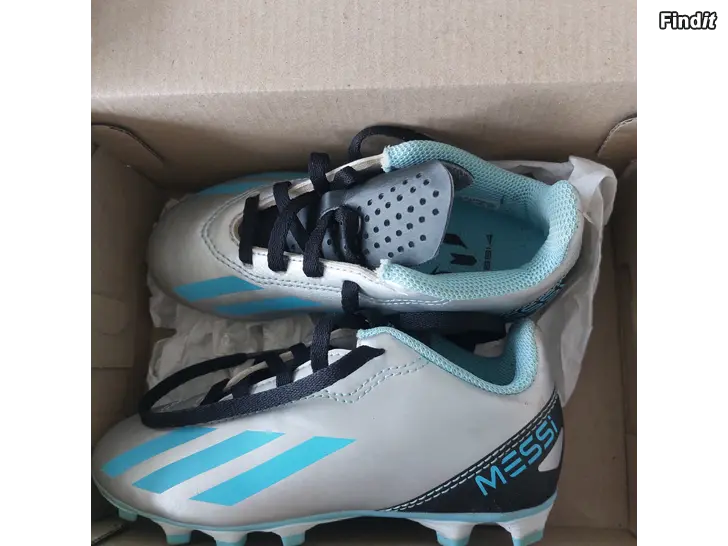 Myydään Adidas/Messi fotbollsskor nr 29