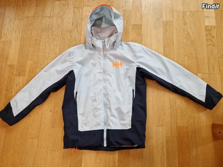 Säljes Helly Hansen jacka stl 152