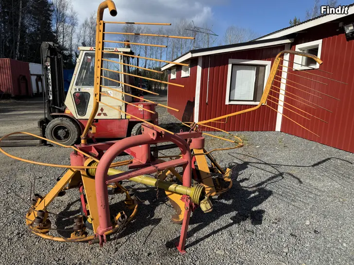 Myydään Nokka-Pomo 320 Heinän pöyhin
